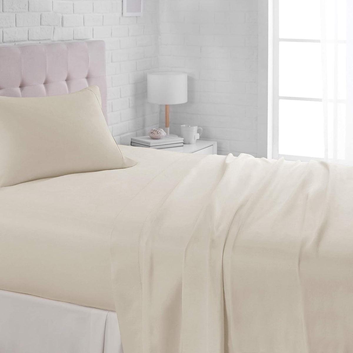 Amazon Basics Lightweight Super Soft Breathable Wrinkle-Resistant Microfiber 4-Piece Bed Sheet Set