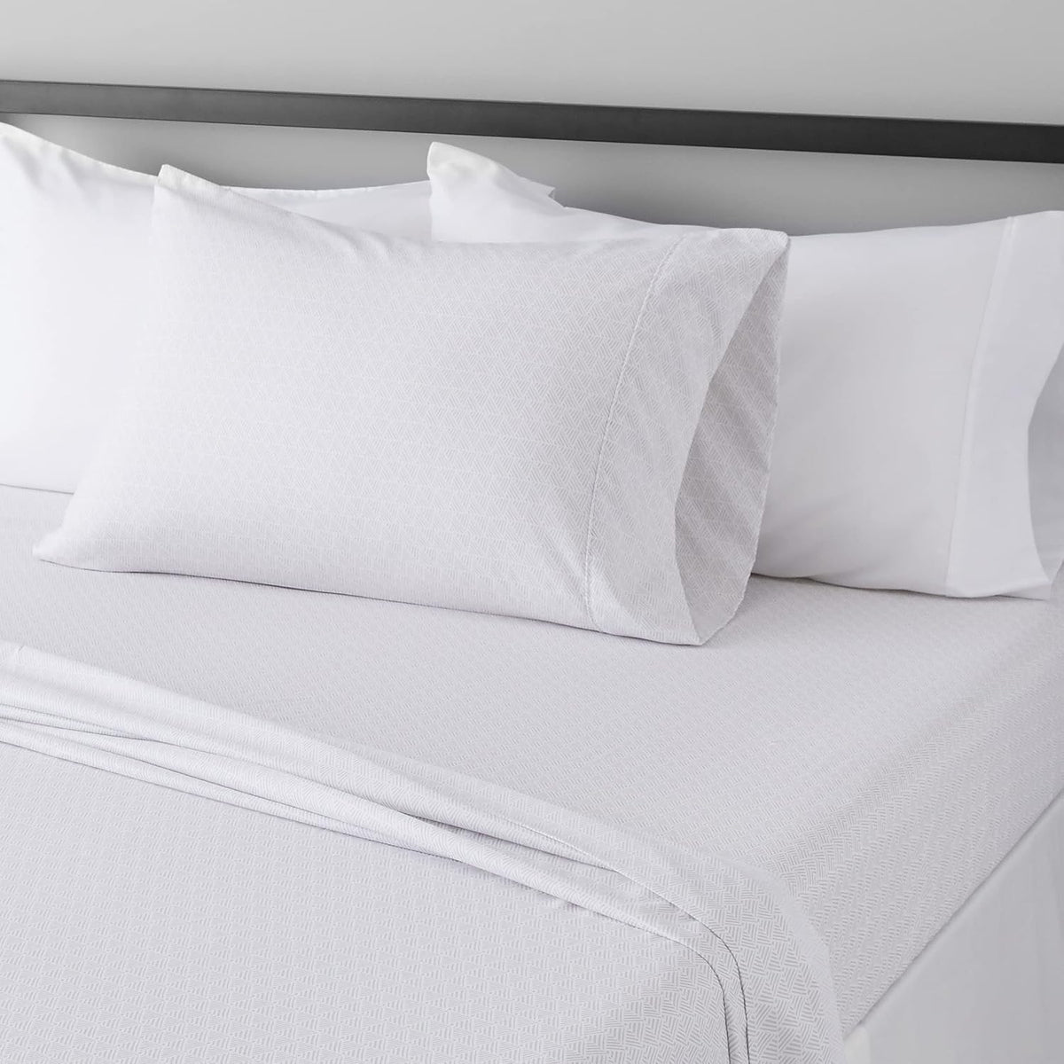 Amazon Basics Lightweight Super Soft Breathable Wrinkle-Resistant Microfiber 4-Piece Bed Sheet Set