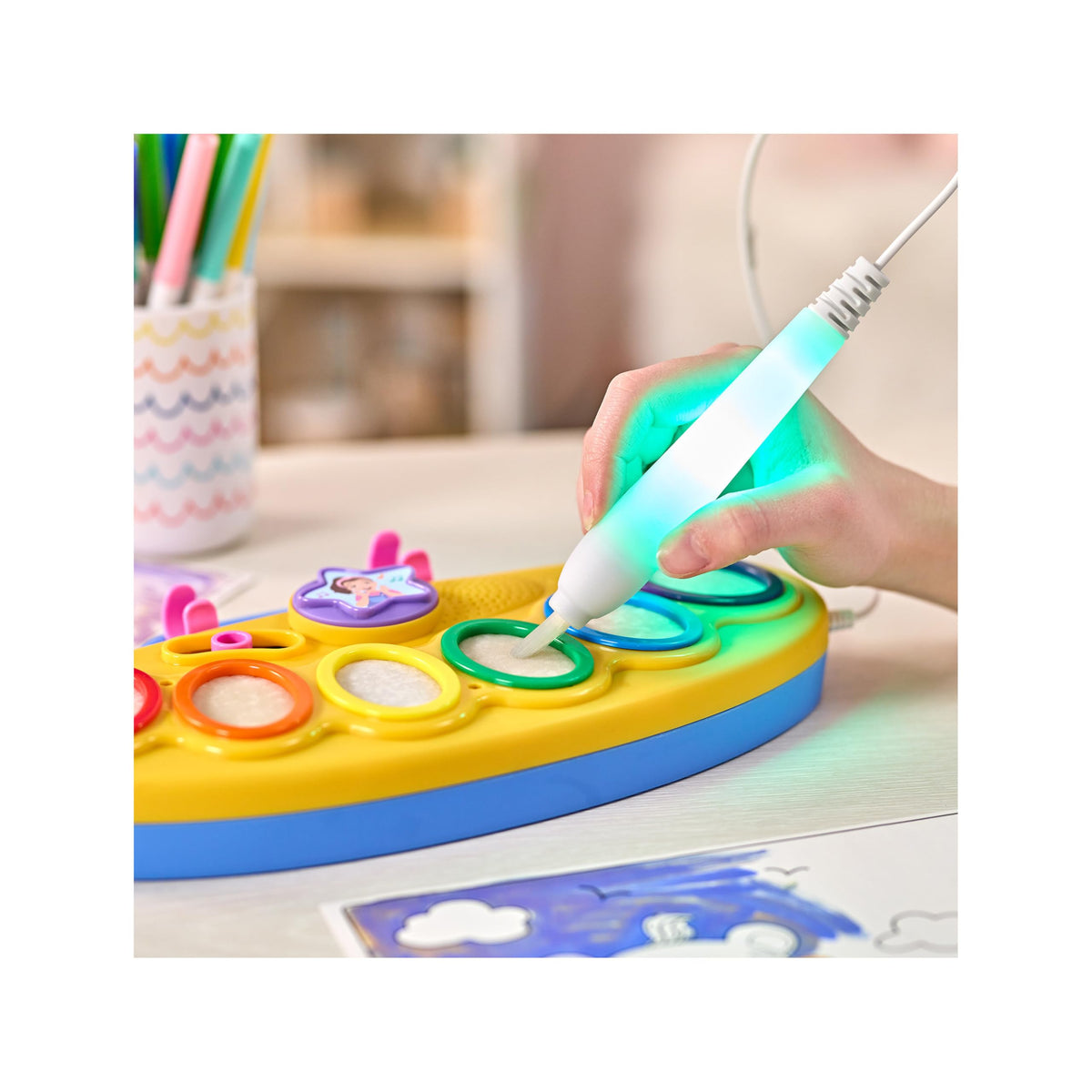 Crayola Color Wonder Magic Light Brush, Mess Free Painting for Kids, Age 3+