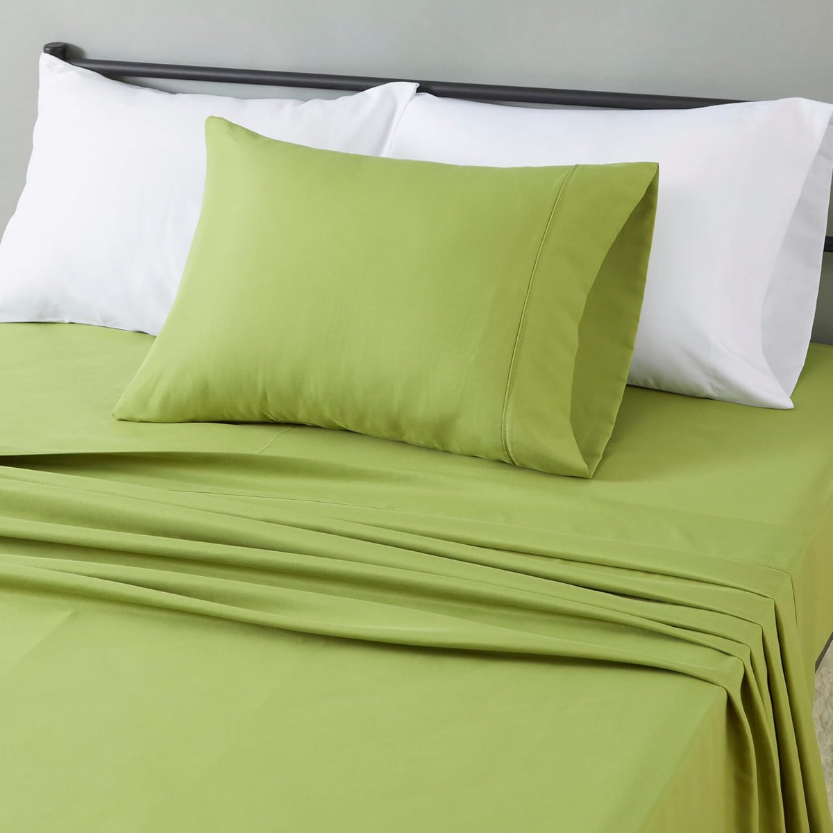 Amazon Basics Lightweight Super Soft Breathable Wrinkle-Resistant Microfiber 4-Piece Bed Sheet Set