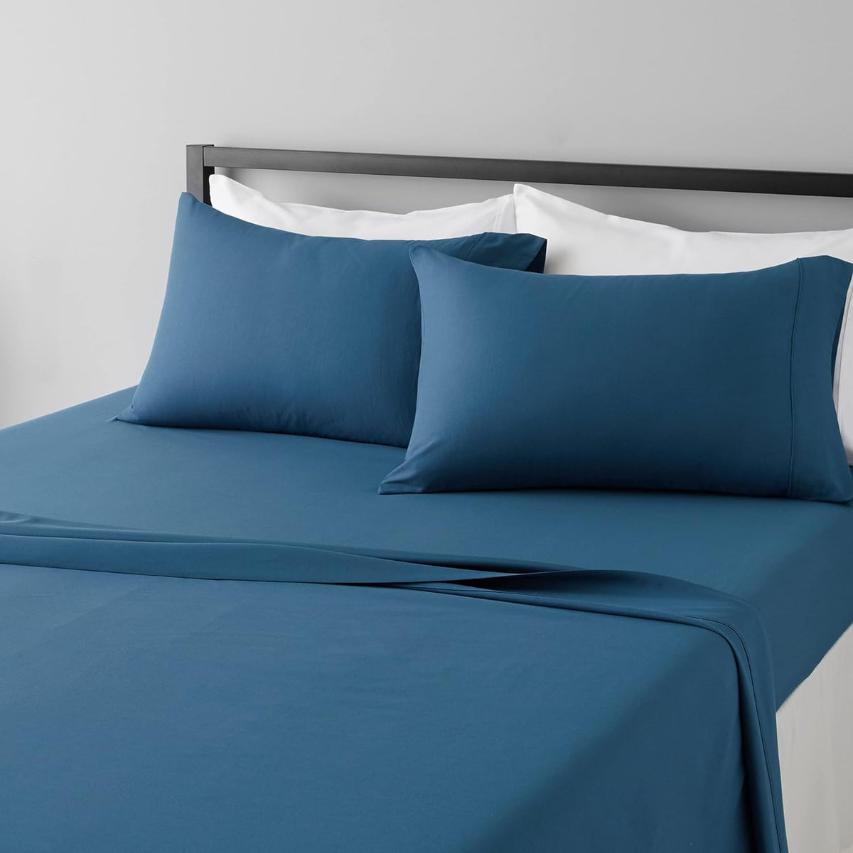 Amazon Basics Lightweight Super Soft Breathable Wrinkle-Resistant Microfiber 4-Piece Bed Sheet Set