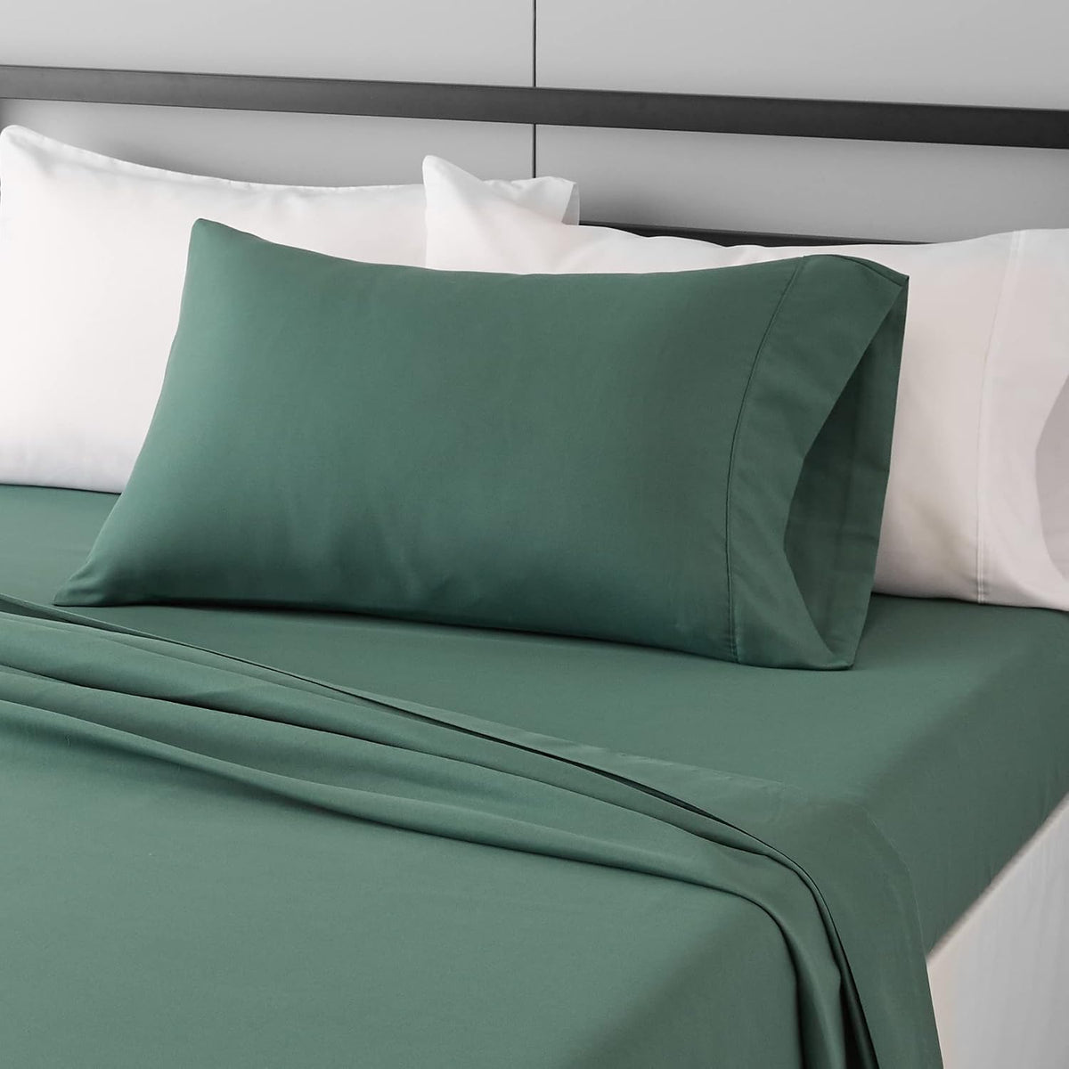 Amazon Basics Lightweight Super Soft Breathable Wrinkle-Resistant Microfiber 4-Piece Bed Sheet Set