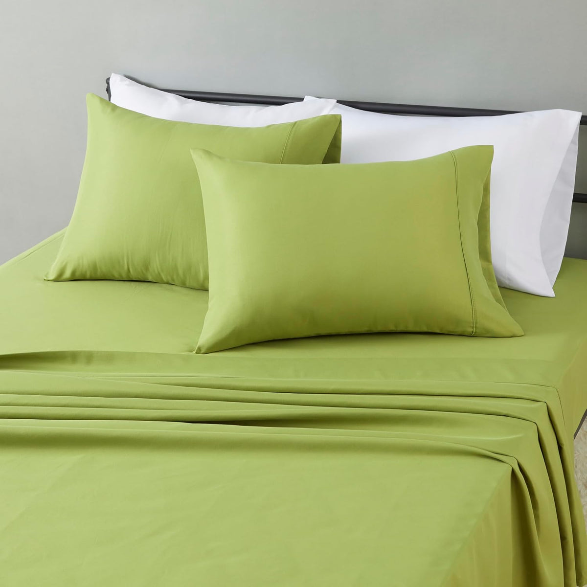 Amazon Basics Lightweight Super Soft Breathable Wrinkle-Resistant Microfiber 4-Piece Bed Sheet Set