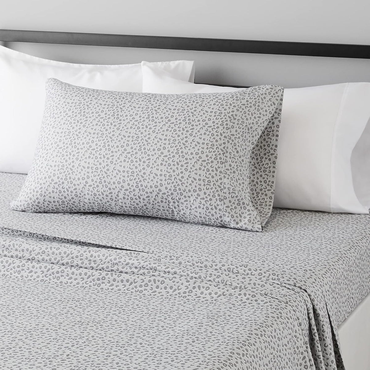 Amazon Basics Lightweight Super Soft Breathable Wrinkle-Resistant Microfiber 4-Piece Bed Sheet Set