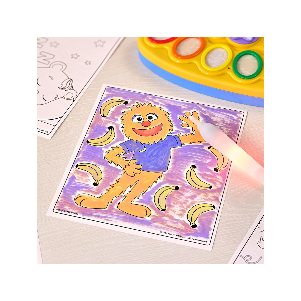 Crayola Color Wonder Magic Light Brush, Mess Free Painting for Kids, Age 3+