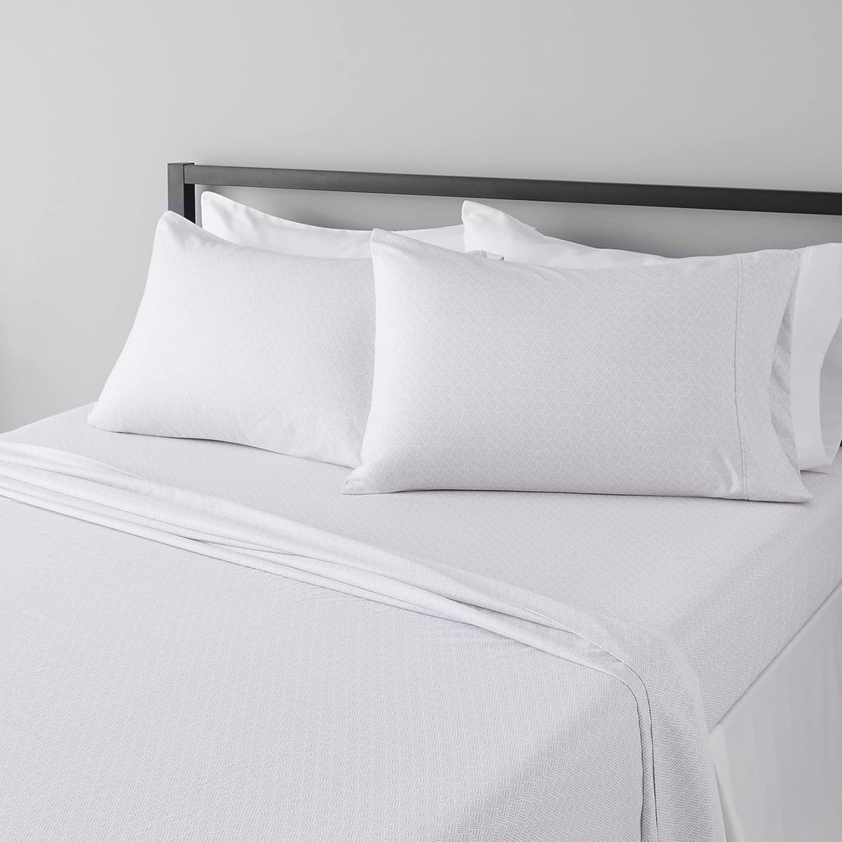 Amazon Basics Lightweight Super Soft Breathable Wrinkle-Resistant Microfiber 4-Piece Bed Sheet Set