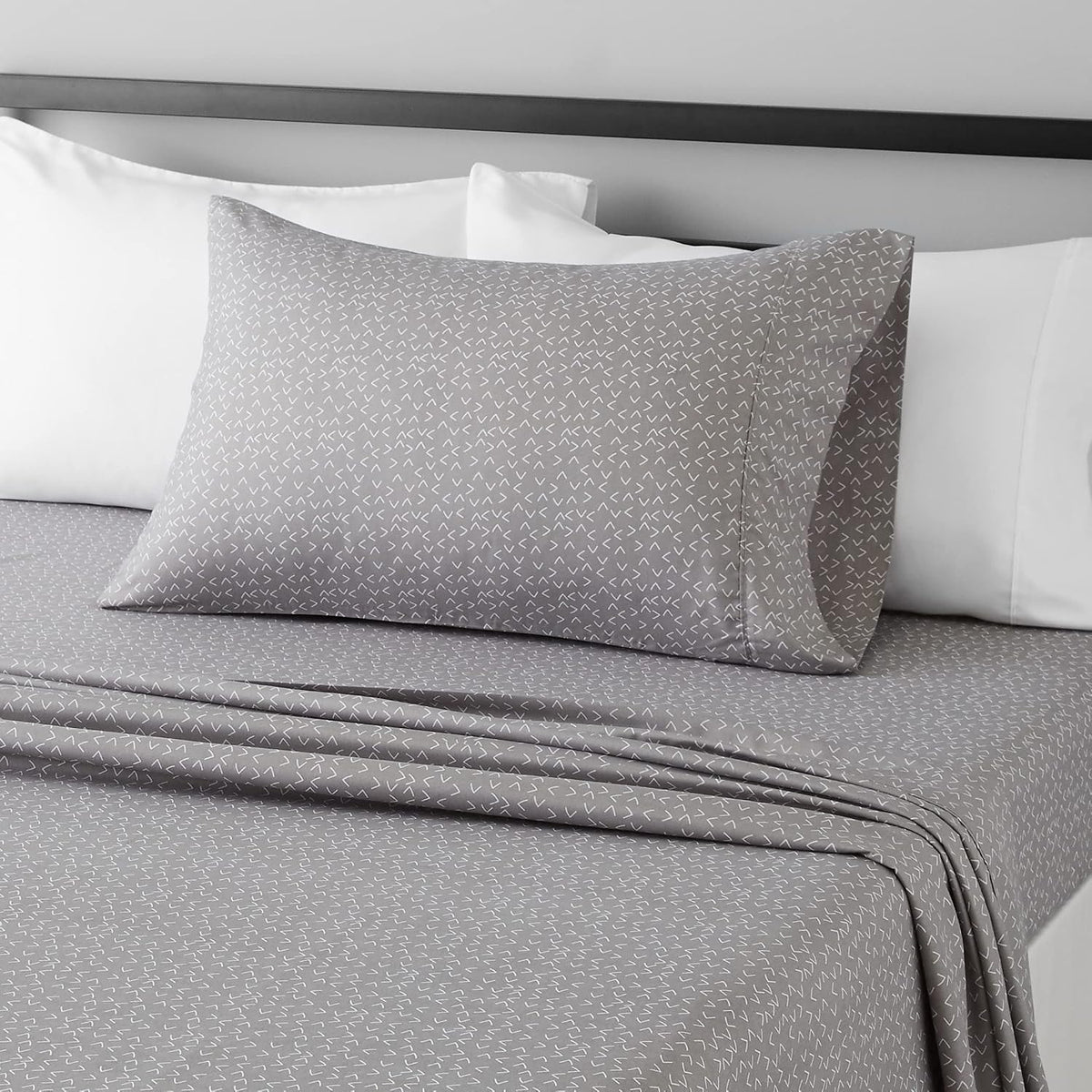 Amazon Basics Lightweight Super Soft Breathable Wrinkle-Resistant Microfiber 4-Piece Bed Sheet Set