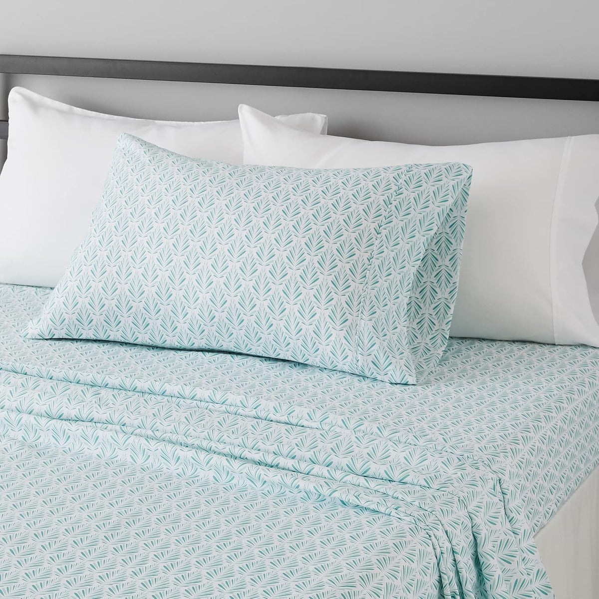 Amazon Basics Lightweight Super Soft Breathable Wrinkle-Resistant Microfiber 4-Piece Bed Sheet Set