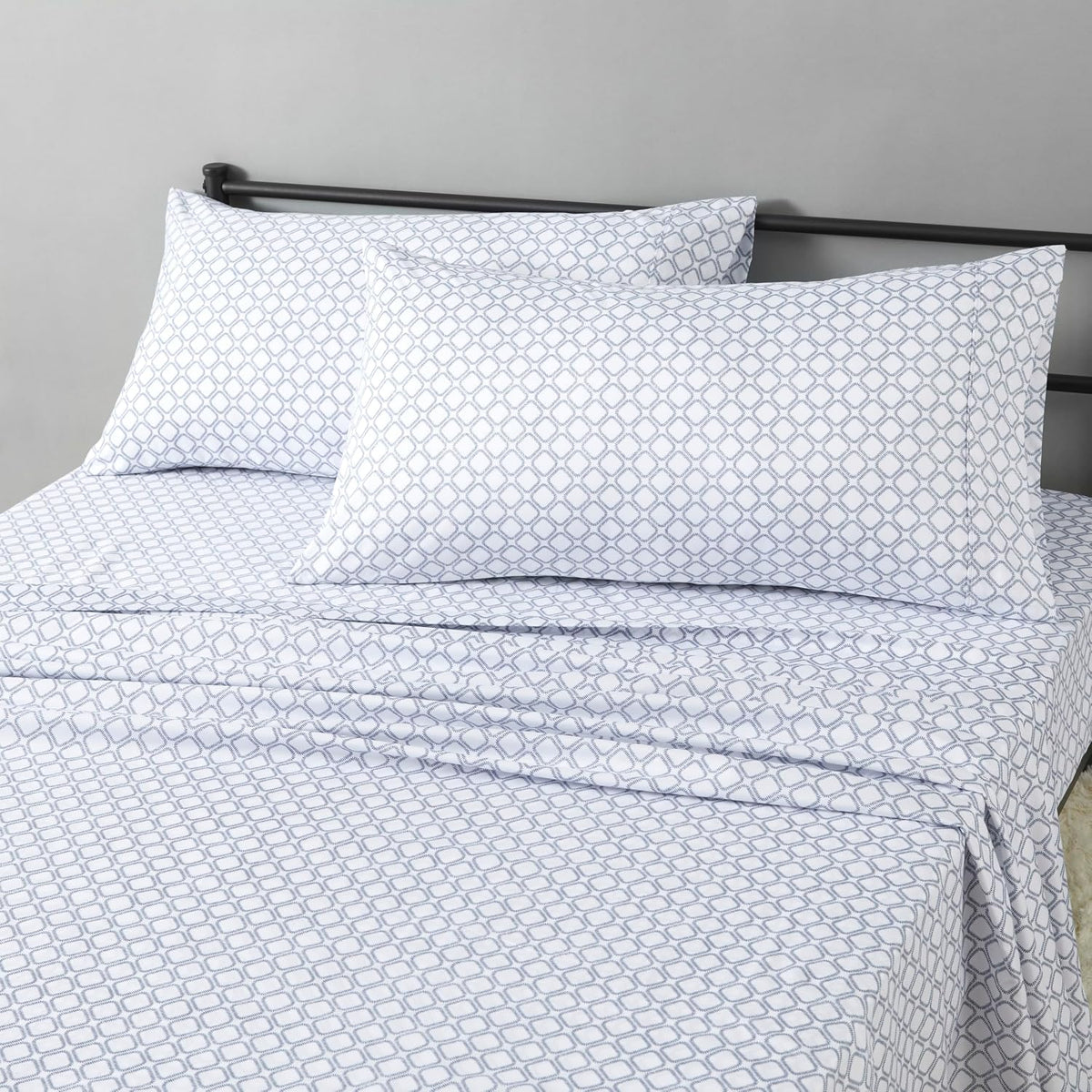 Amazon Basics Lightweight Super Soft Breathable Wrinkle-Resistant Microfiber 4-Piece Bed Sheet Set