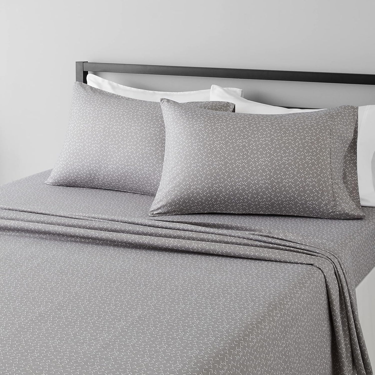 Amazon Basics Lightweight Super Soft Breathable Wrinkle-Resistant Microfiber 4-Piece Bed Sheet Set