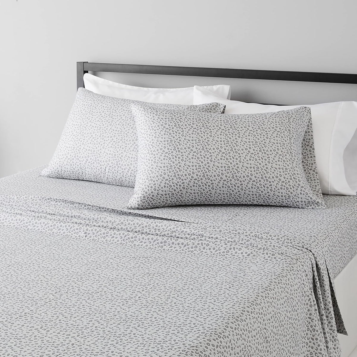 Amazon Basics Lightweight Super Soft Breathable Wrinkle-Resistant Microfiber 4-Piece Bed Sheet Set
