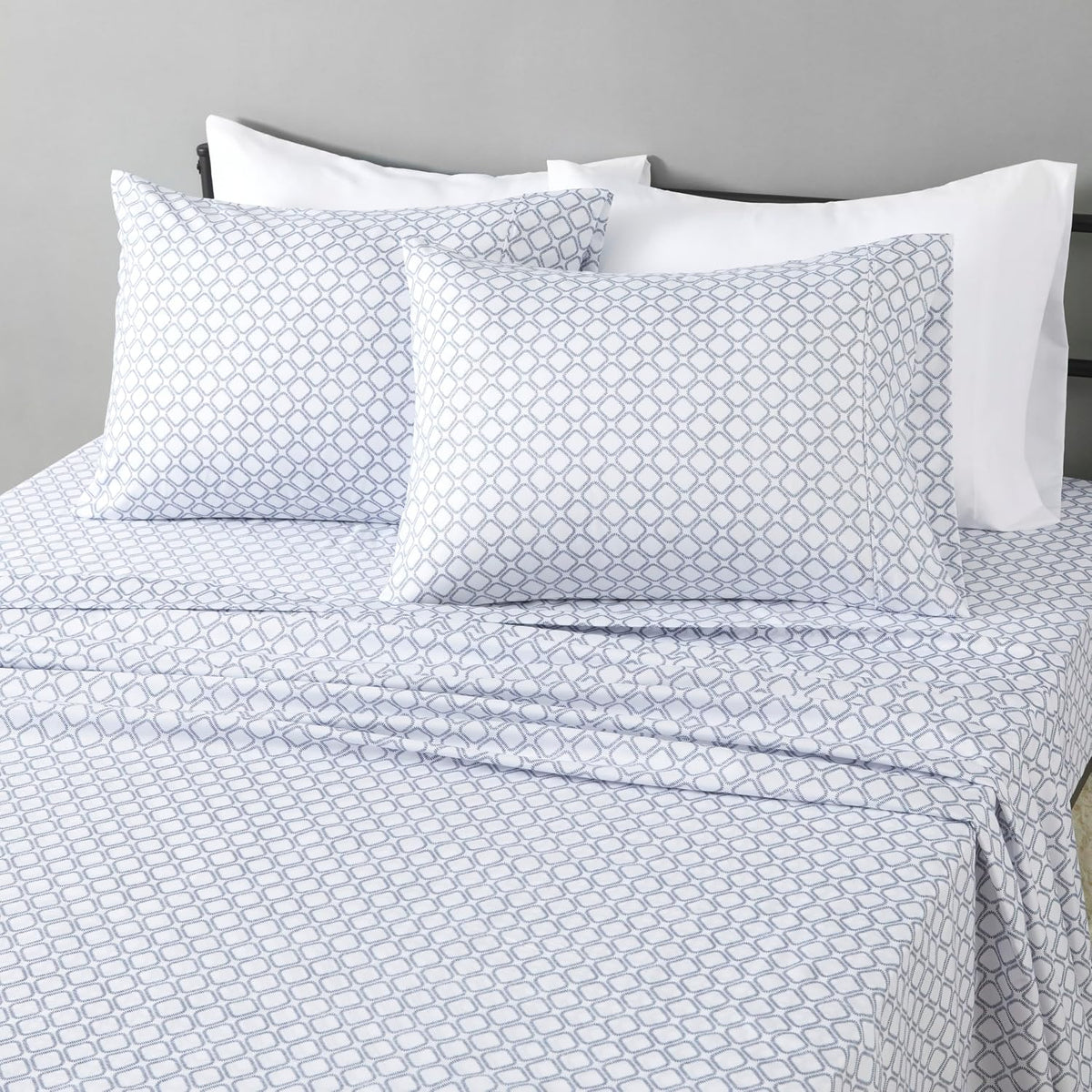 Amazon Basics Lightweight Super Soft Breathable Wrinkle-Resistant Microfiber 4-Piece Bed Sheet Set
