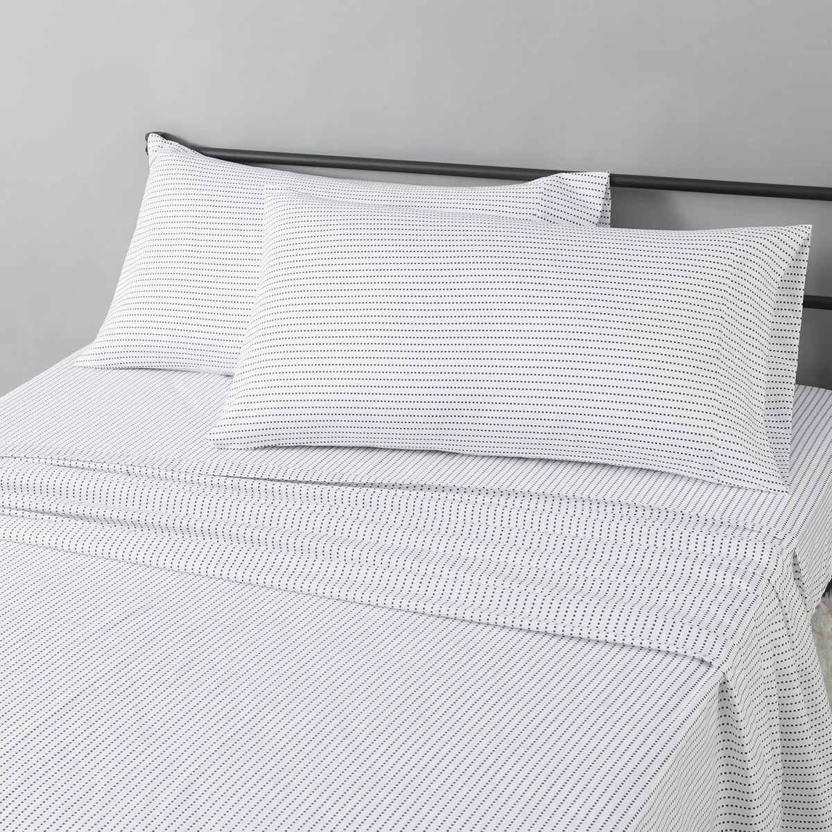 Amazon Basics Lightweight Super Soft Breathable Wrinkle-Resistant Microfiber 4-Piece Bed Sheet Set